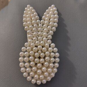 PLAY BUNNY PEARL HAIRCLIP   x  final price no more discounts.
